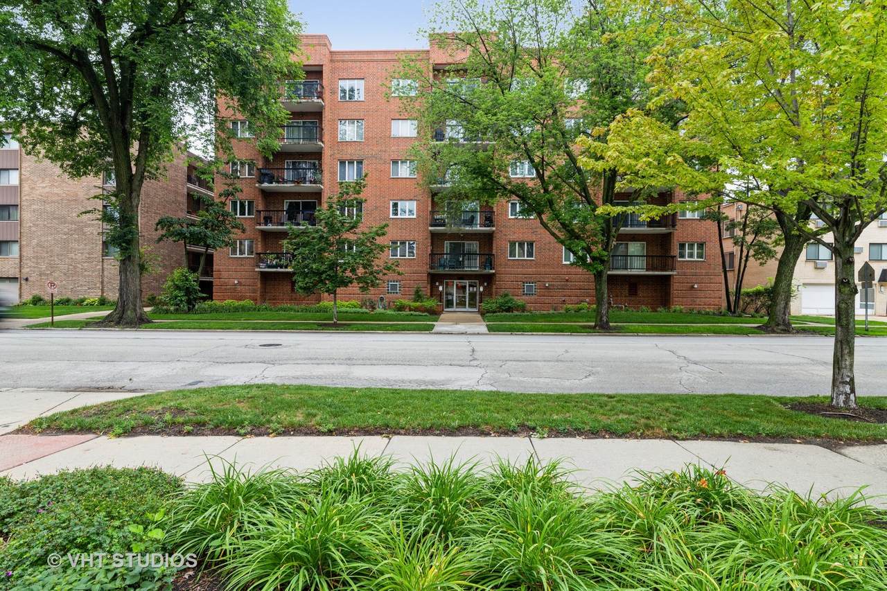 820 Graceland Avenue - Photo 1