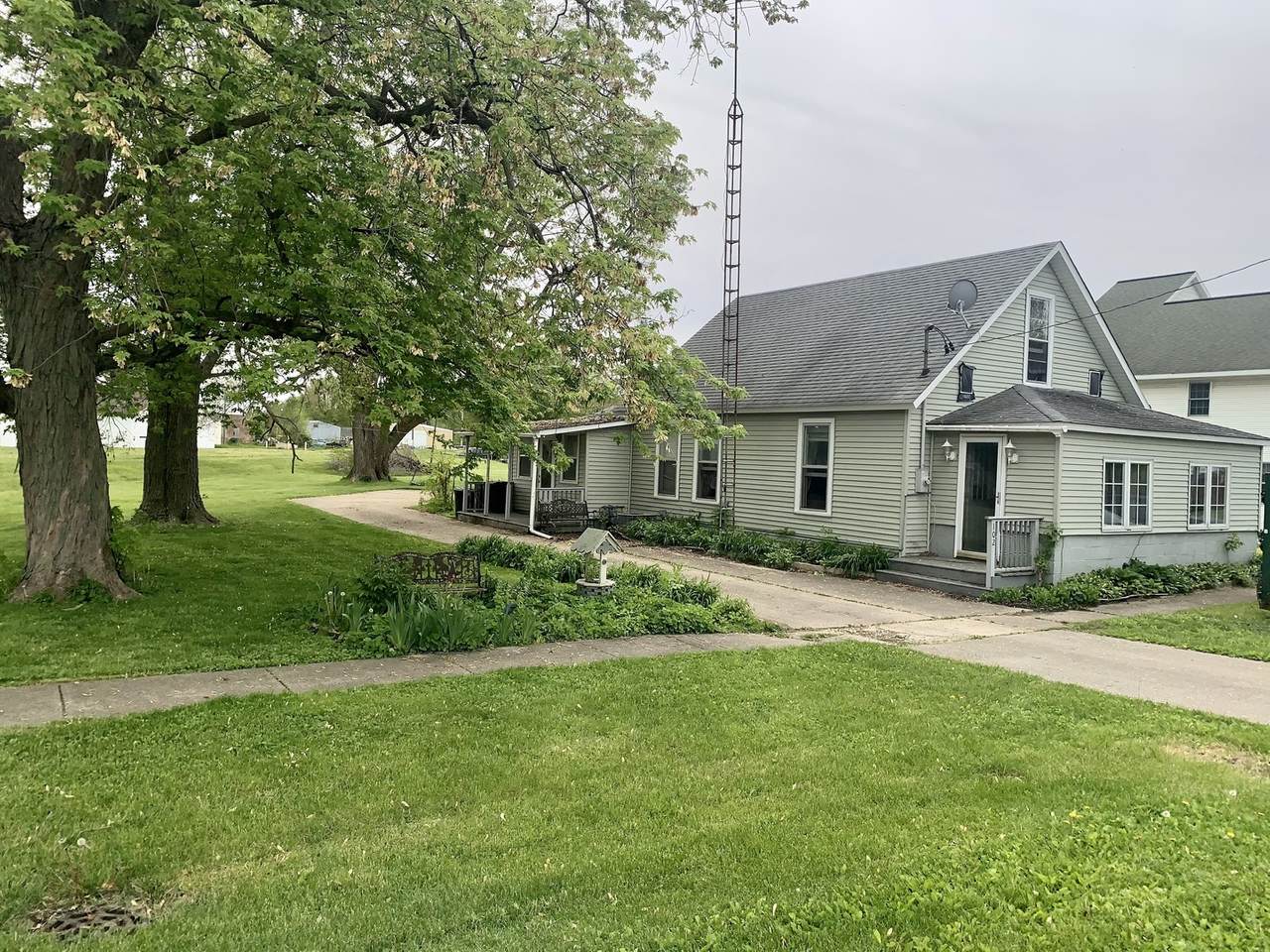 102 Lincoln Street - Photo 1