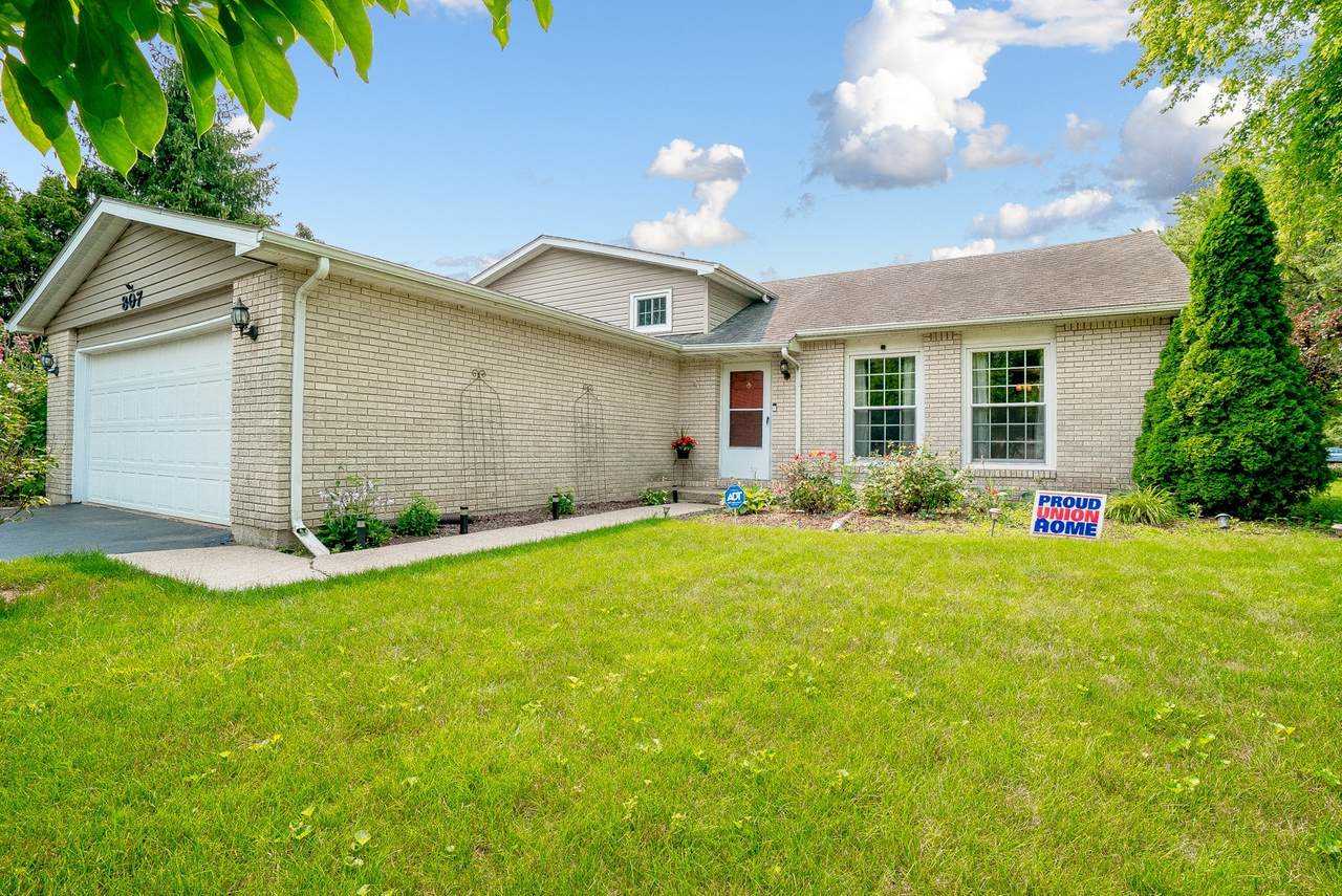 807 Deerwood Drive - Photo 1