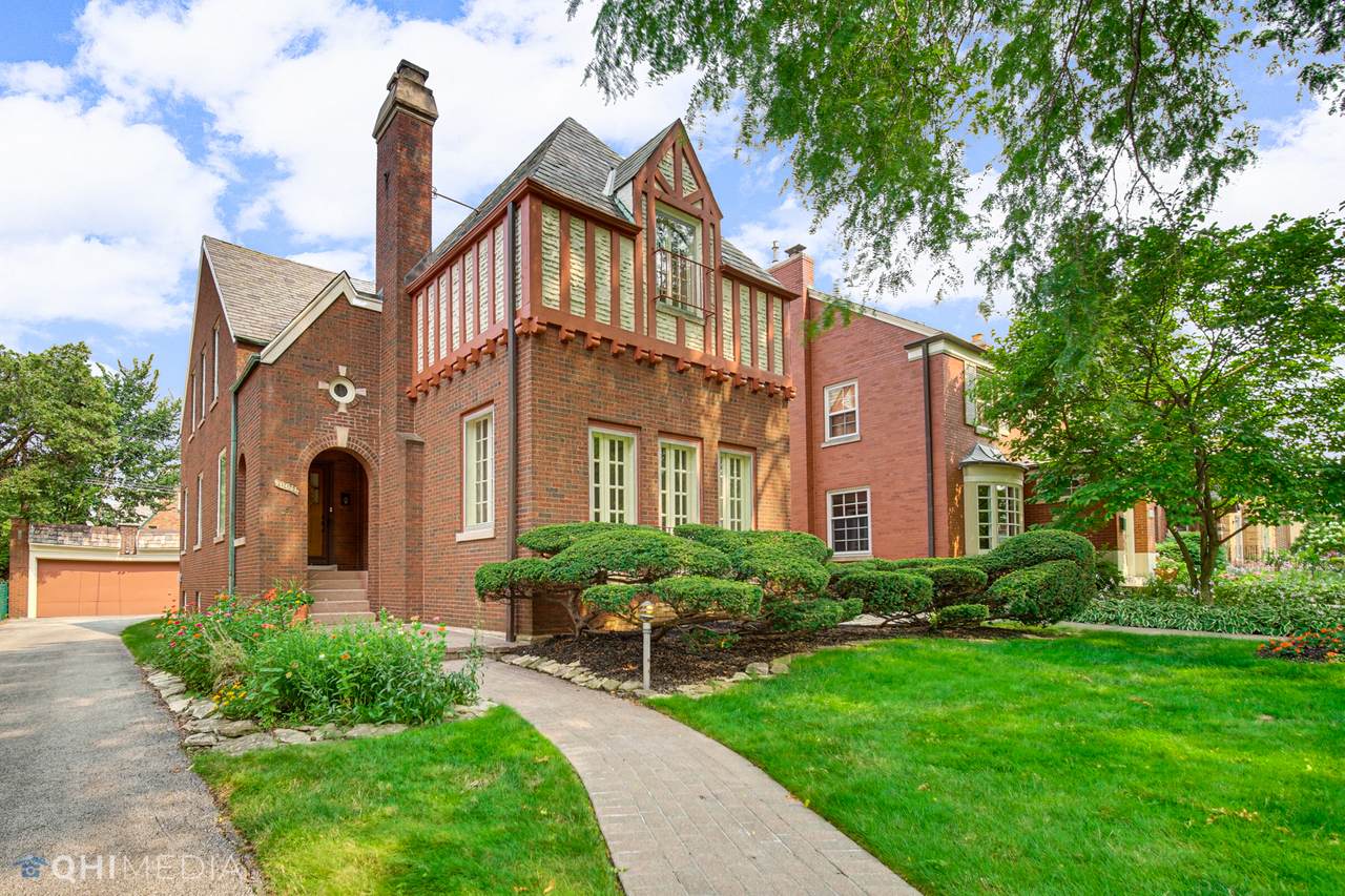 10011 Hoyne Avenue - Photo 1