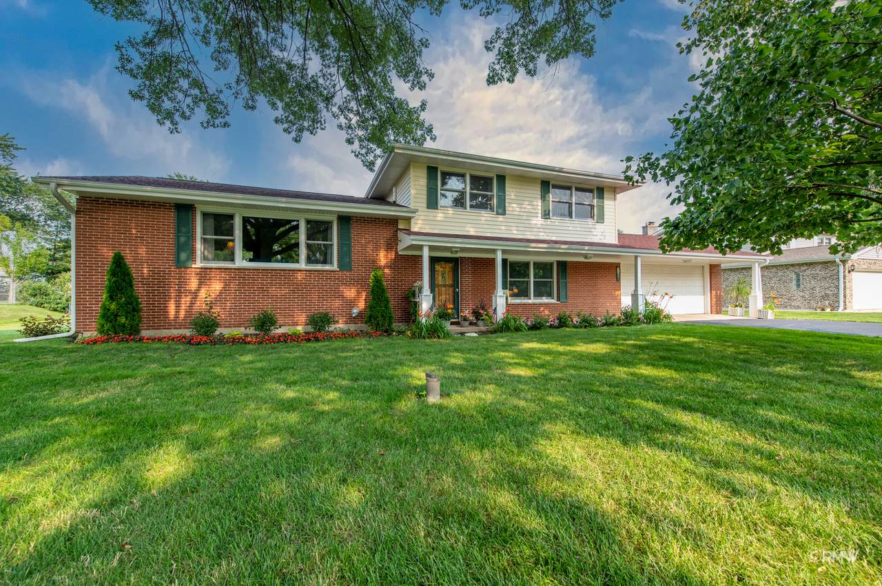 1227 Summit Drive - Photo 1