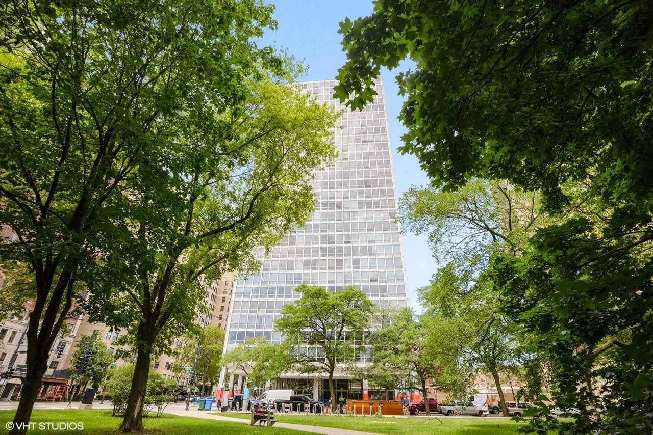 2400 Lakeview Avenue - Photo 1