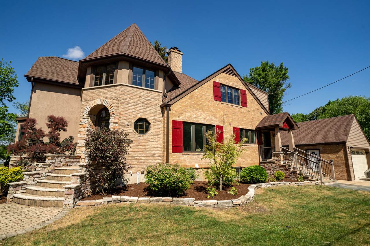 1902 Chestnut Avenue - Photo 1