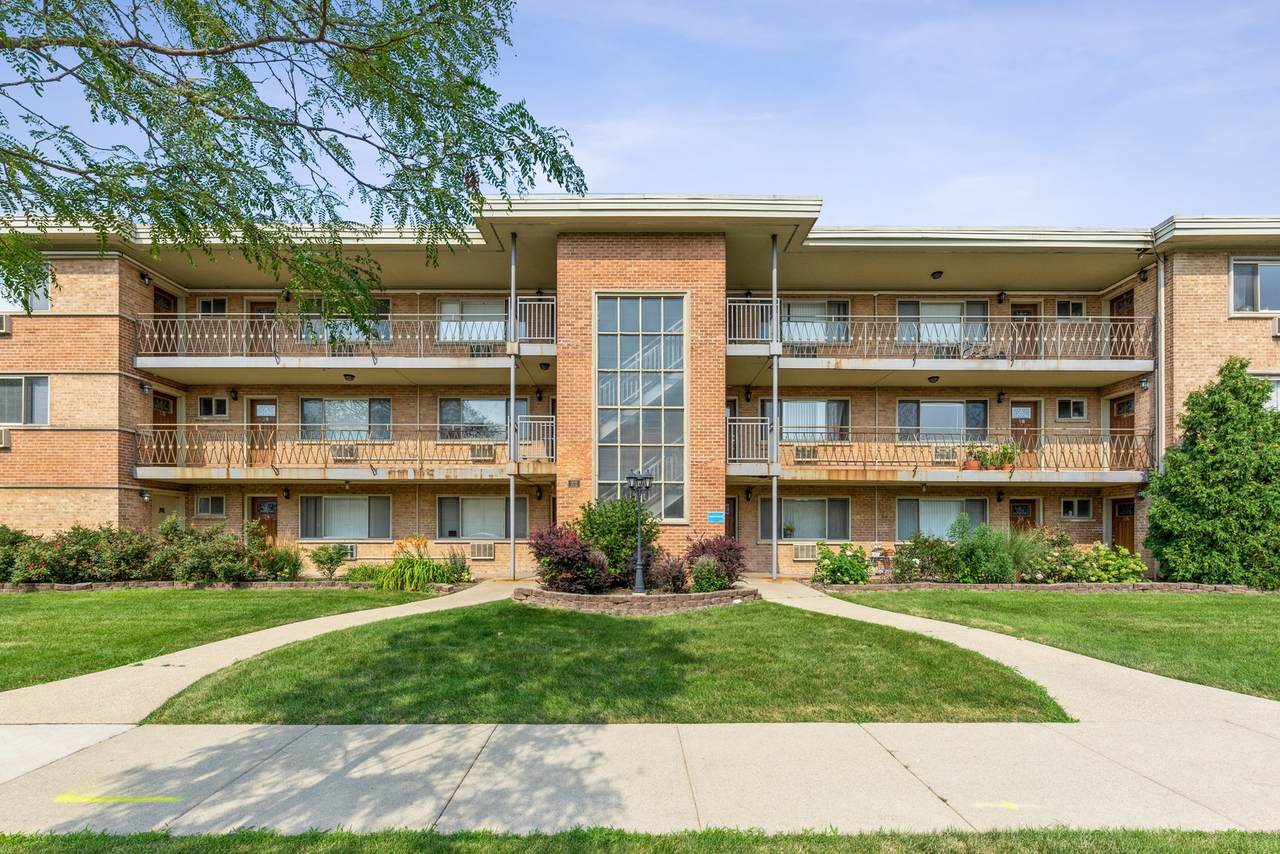 202 Salem Avenue - Photo 1