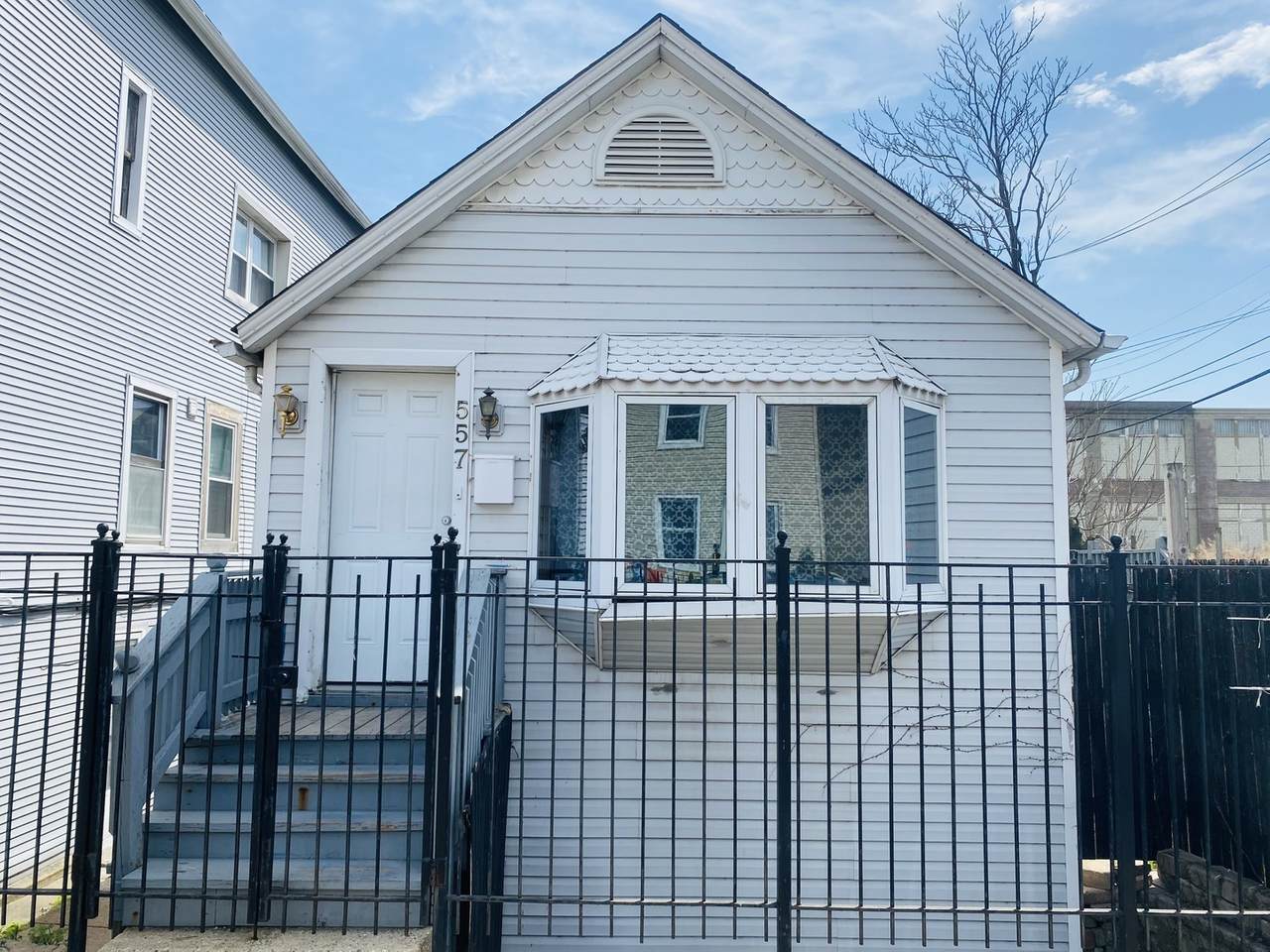 557 Cullerton Street - Photo 1
