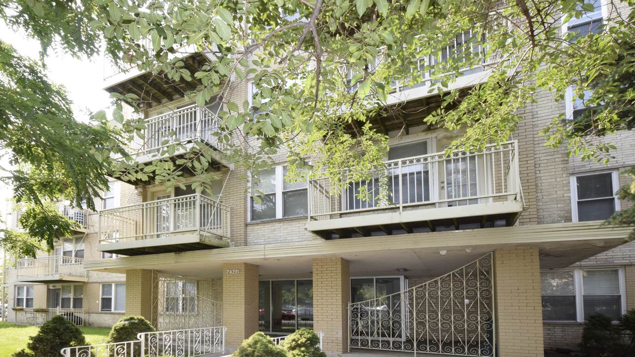 2501 Touhy Avenue - Photo 1