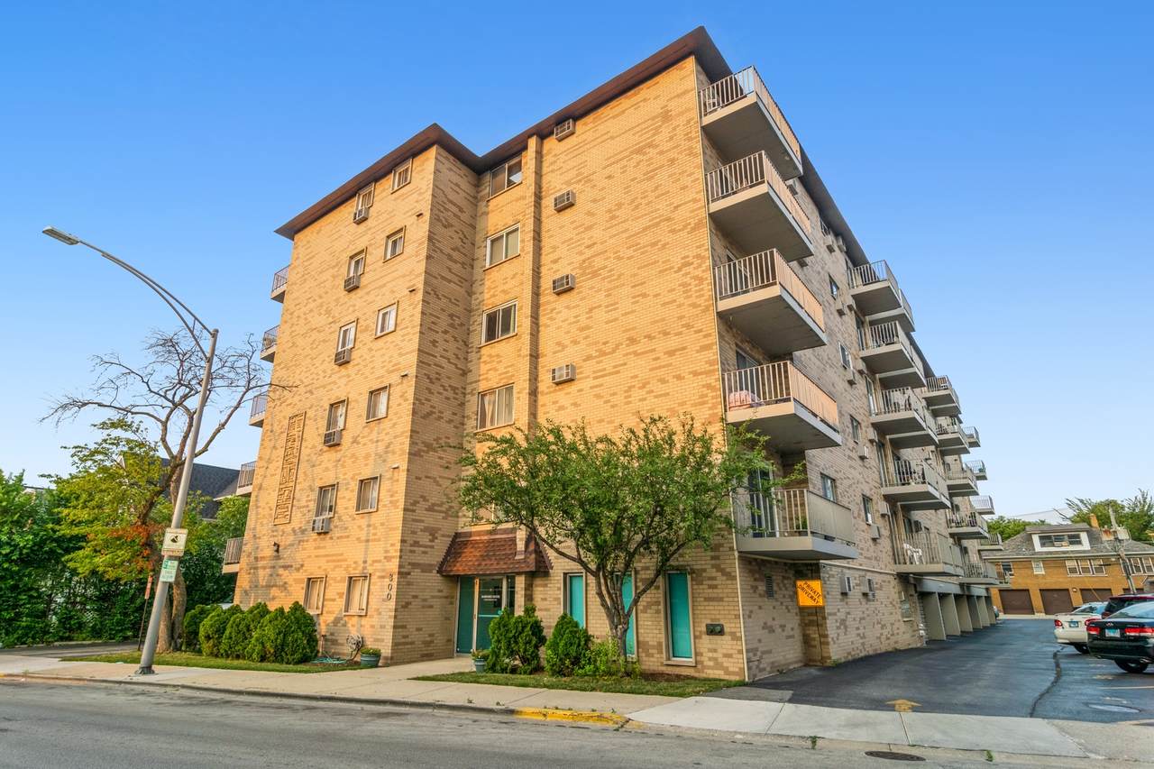 300 Circle Avenue - Photo 1