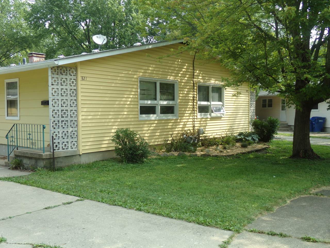 819/821 Colby Court - Photo 1