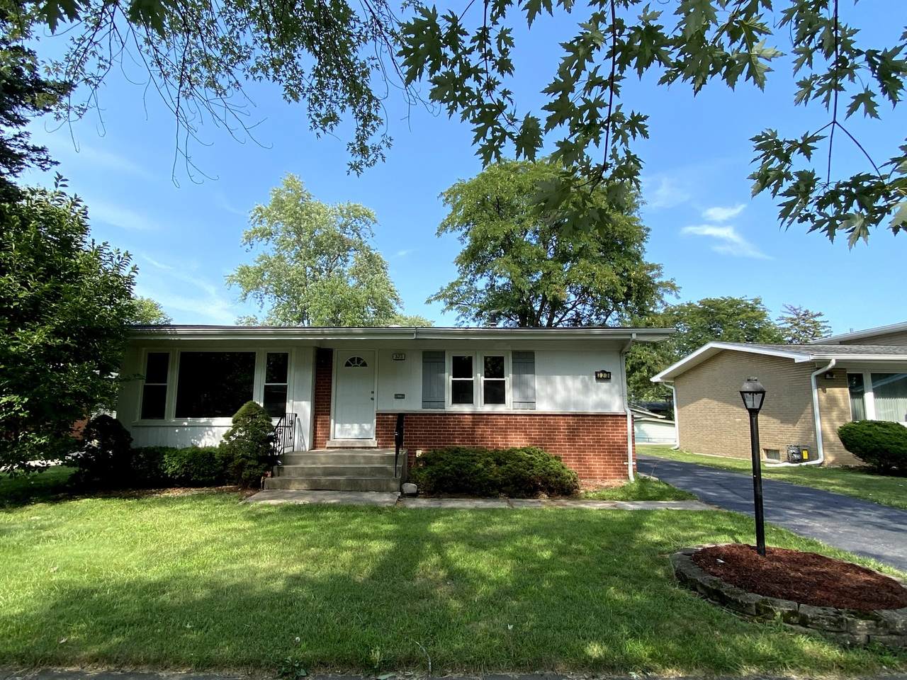 323 Holly Court - Photo 1