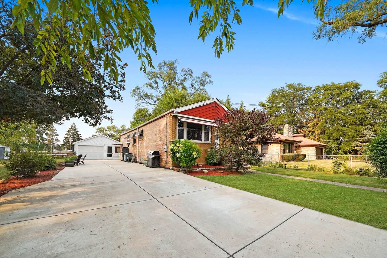 4452 148th Street - Photo 1