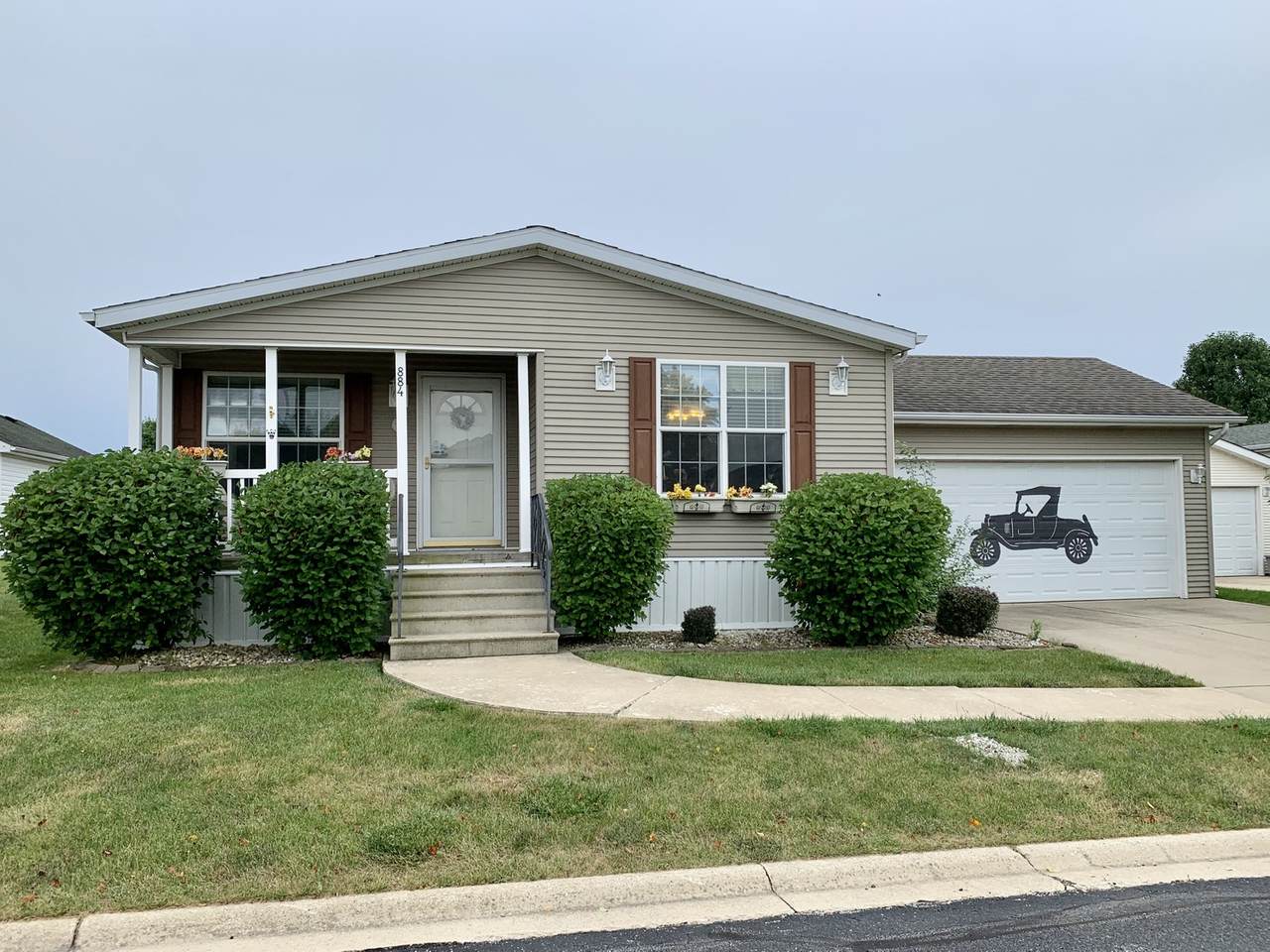 884 Holly Drive - Photo 1