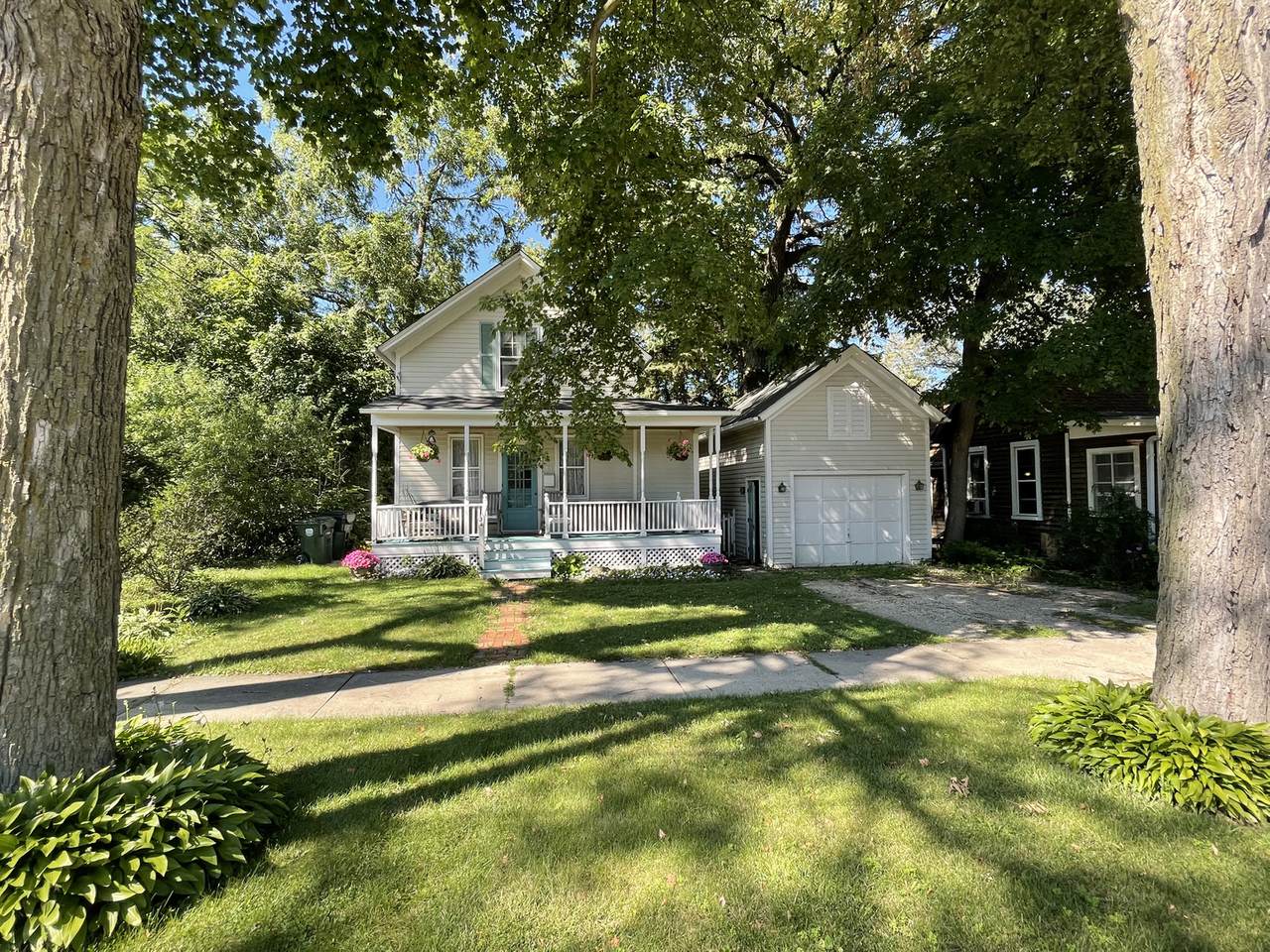 10 North Avenue - Photo 1