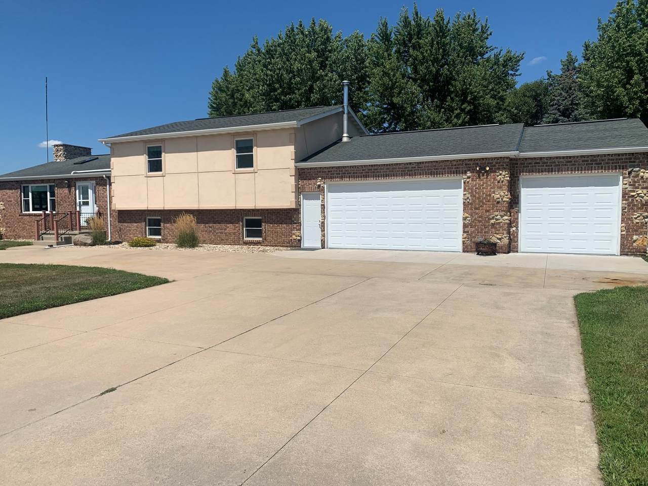 2106 Melvin Drive - Photo 1