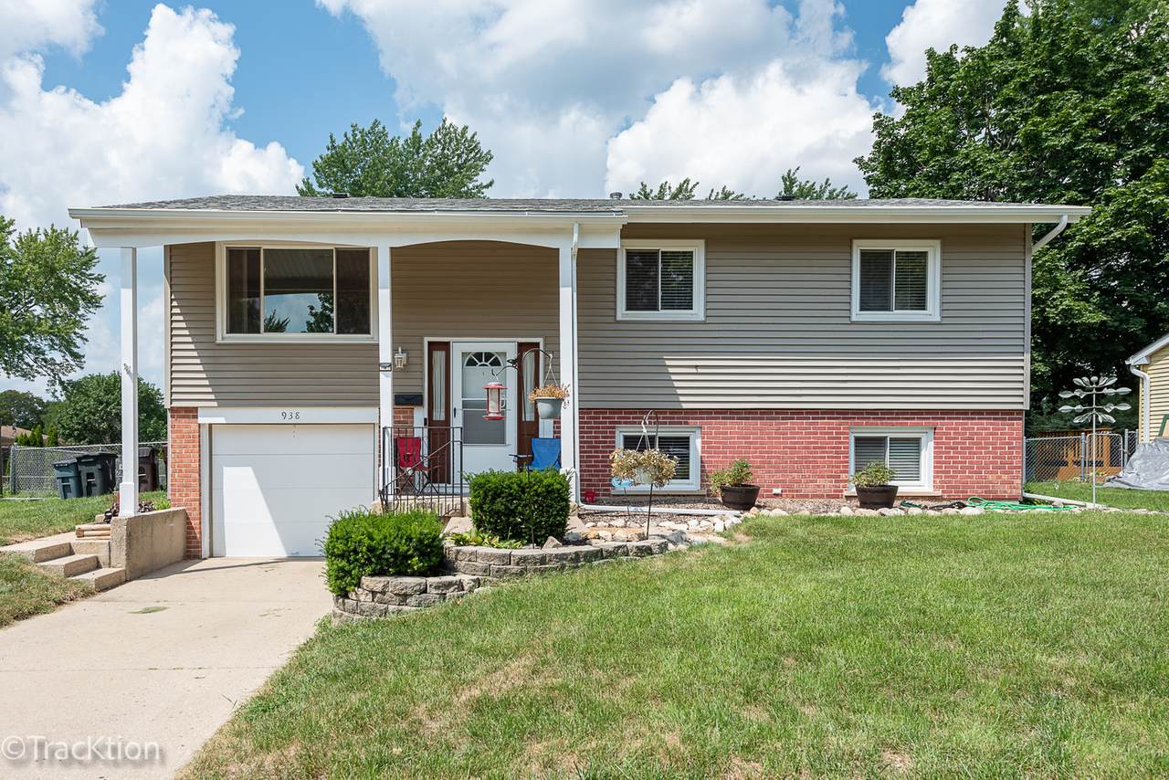 938 Yorkshire Lane - Photo 1