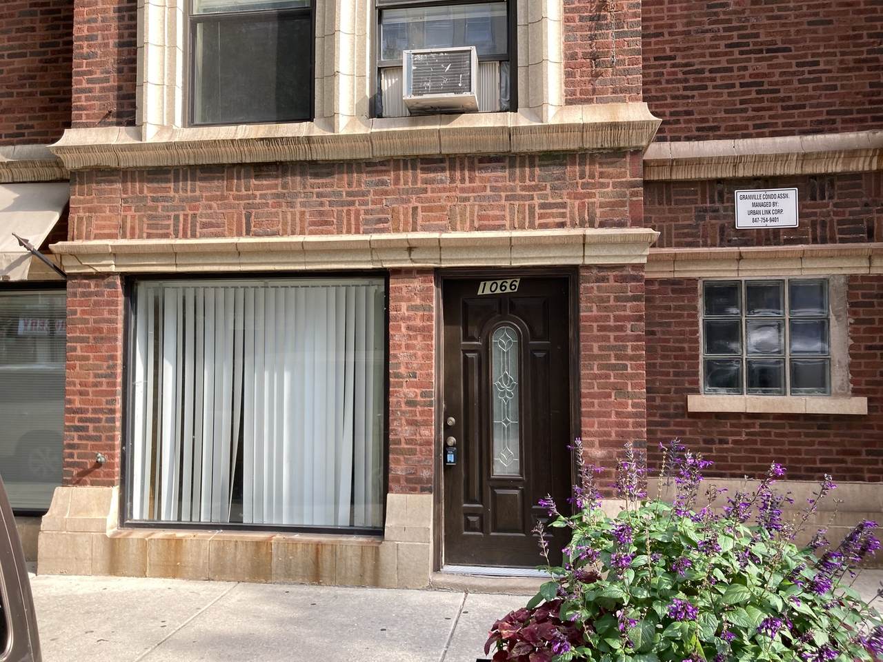 1066 Granville Avenue - Photo 1