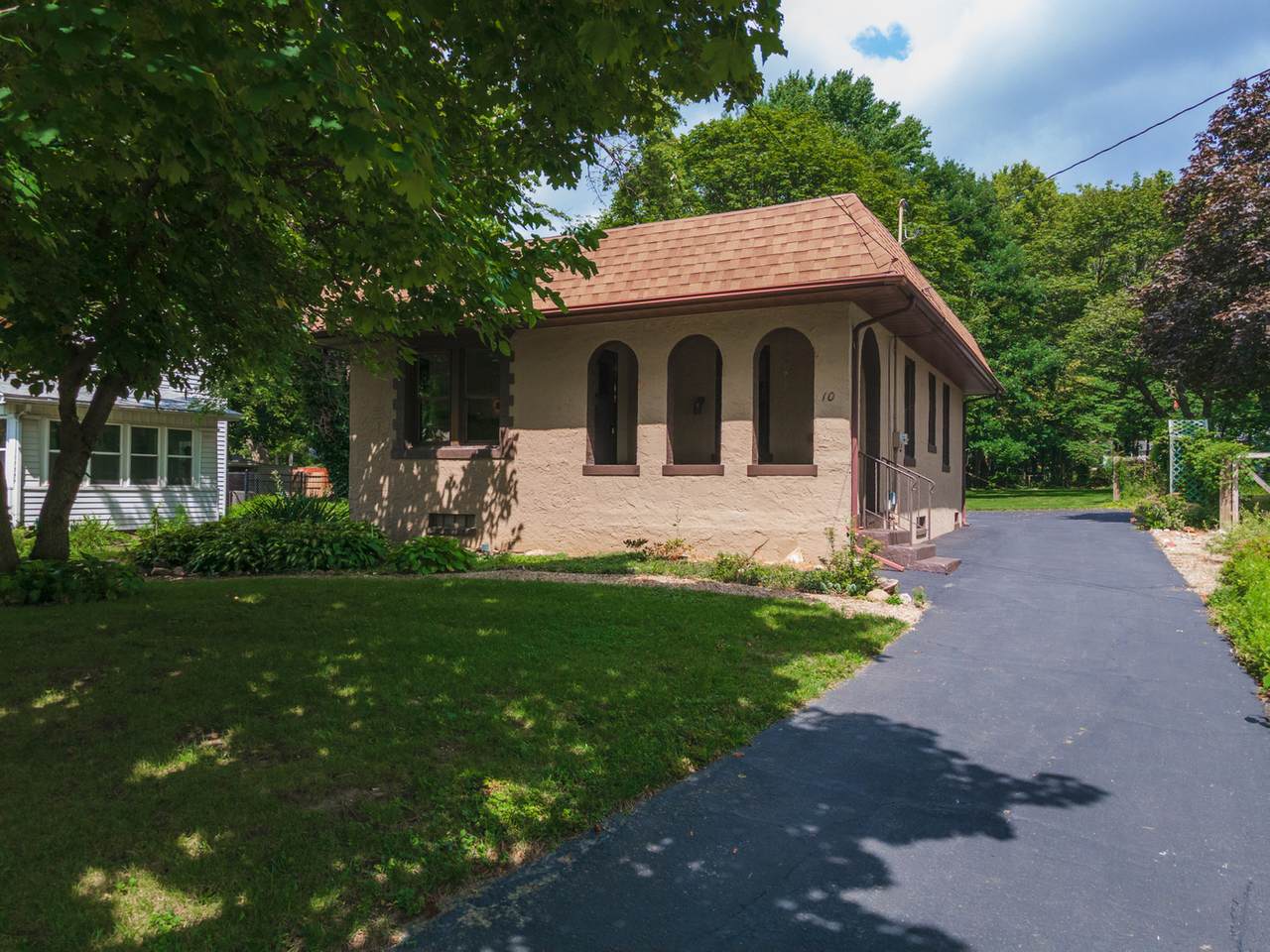 10 Maple Place - Photo 1