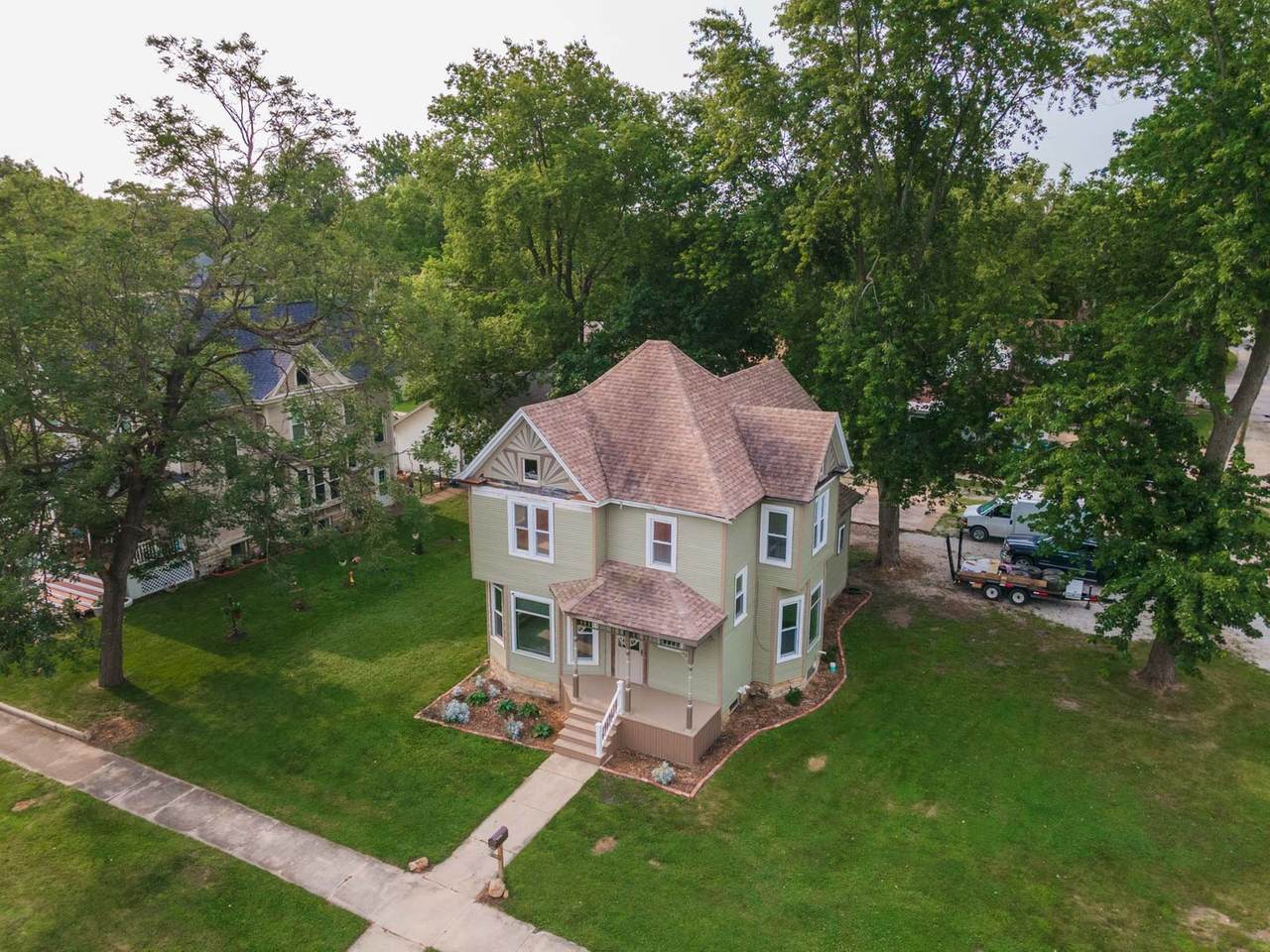 320 Lincoln Street - Photo 1