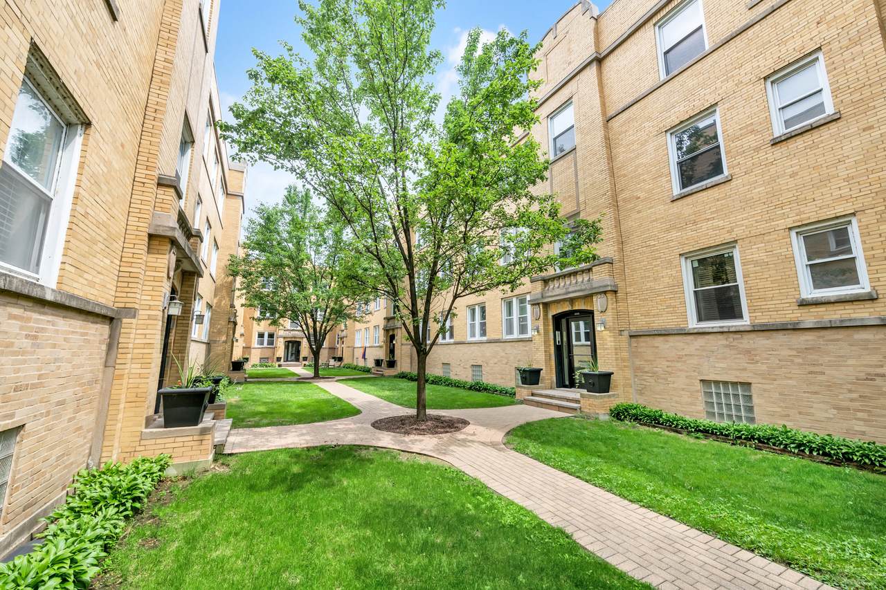 1336 Estes Avenue - Photo 1