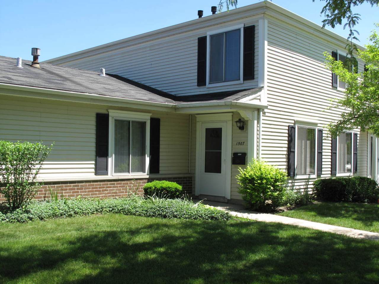 1507 Cove Drive - Photo 1