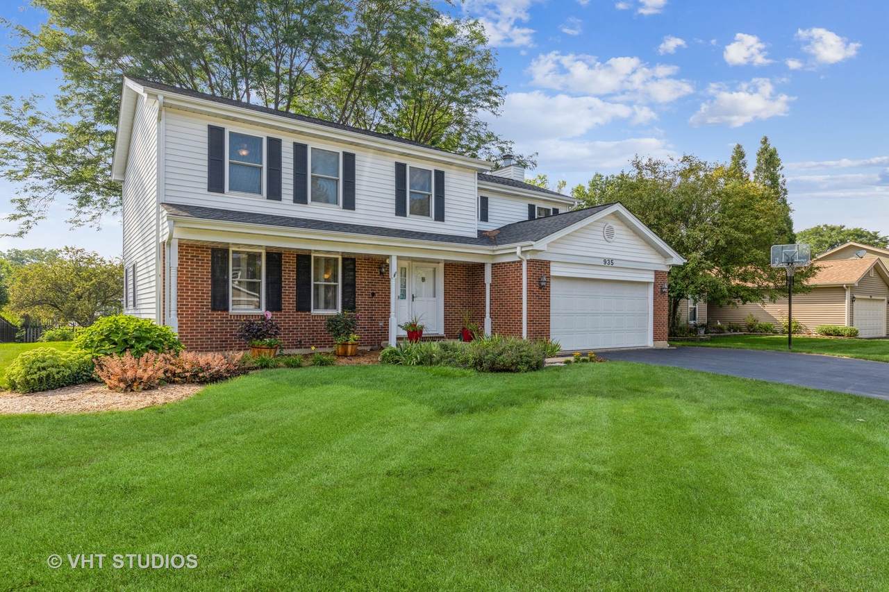 935 Applewood Lane - Photo 1