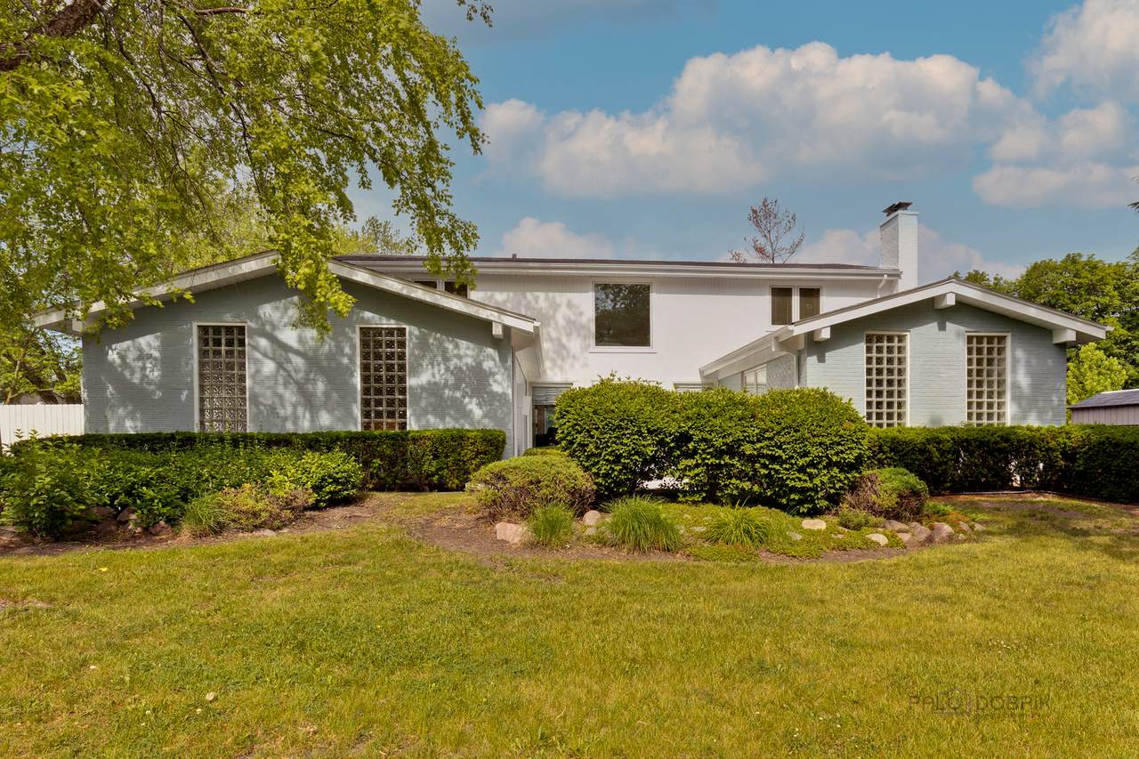 2560 The Strand - Photo 1