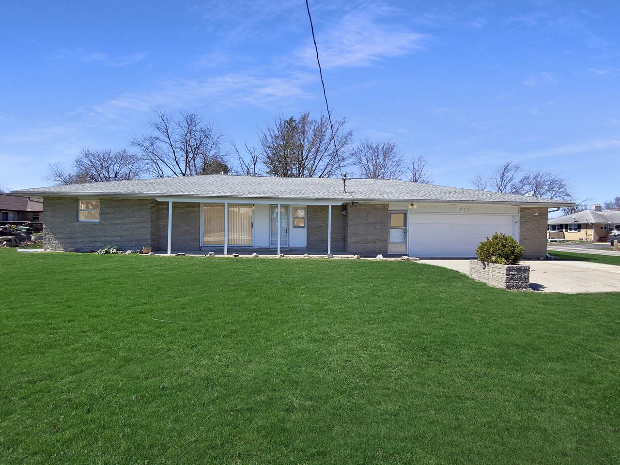 212 Florida Drive - Photo 1