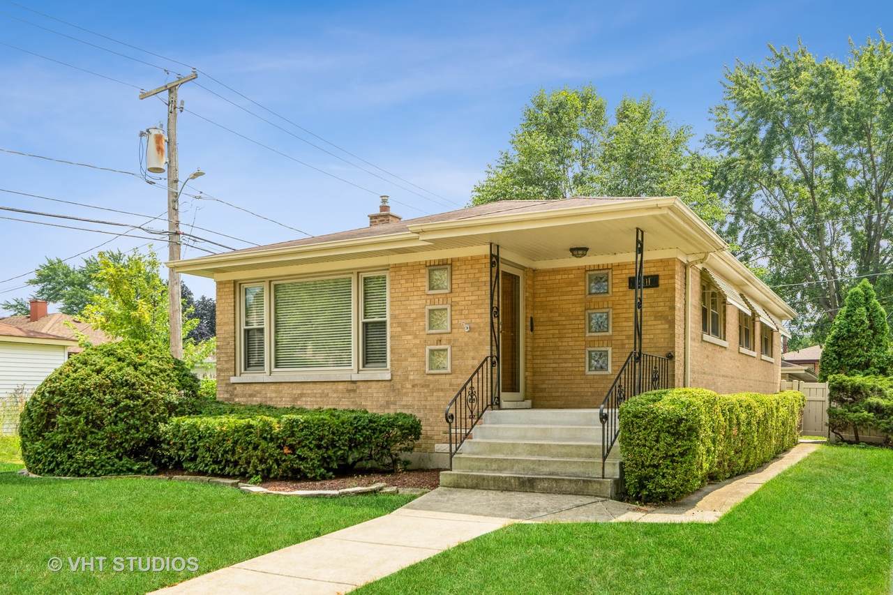 2811 100th Street - Photo 1
