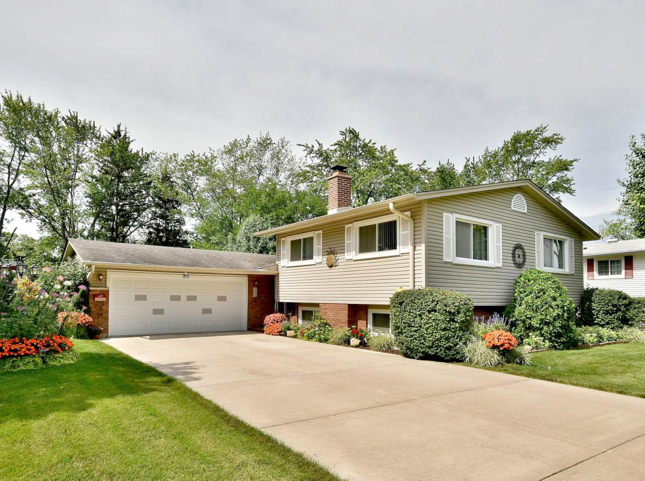 912 Greenfield Court - Photo 1