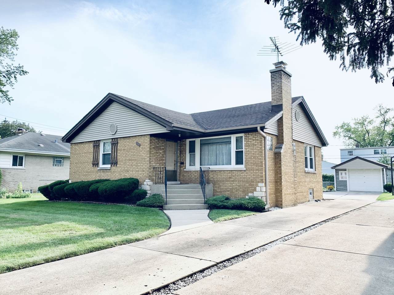 1830 Stratford Avenue - Photo 1