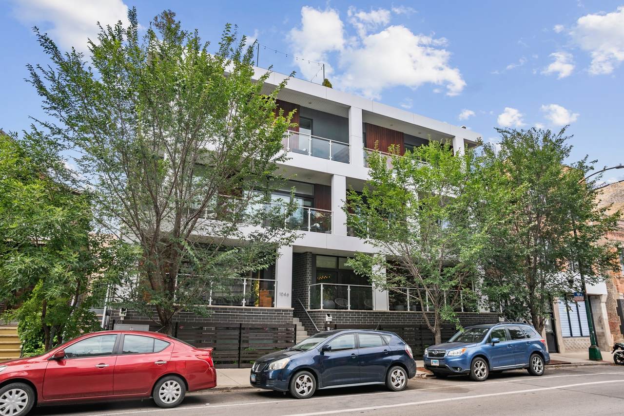 1046 Damen Avenue - Photo 1