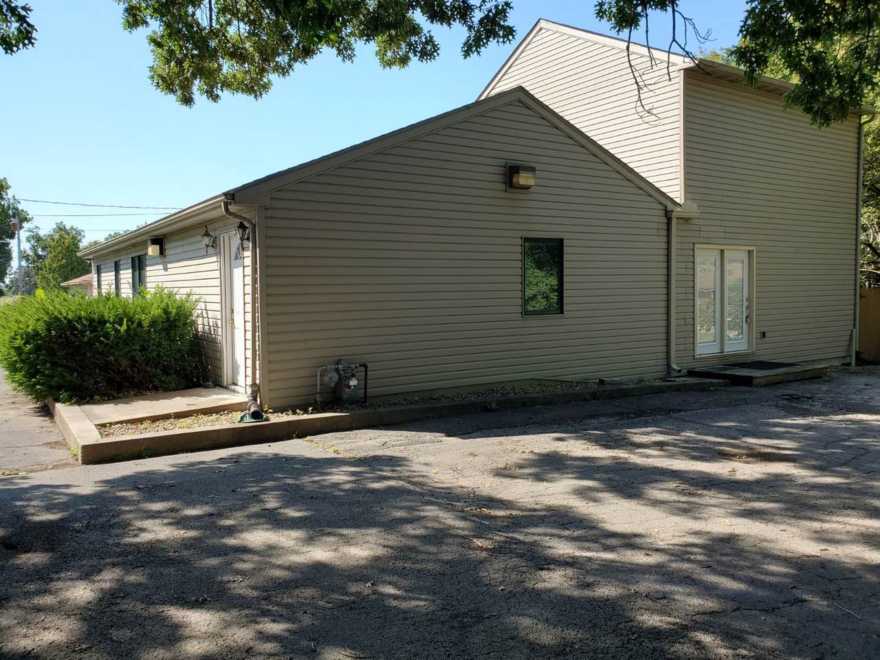 909 Ottawa Avenue - Photo 1
