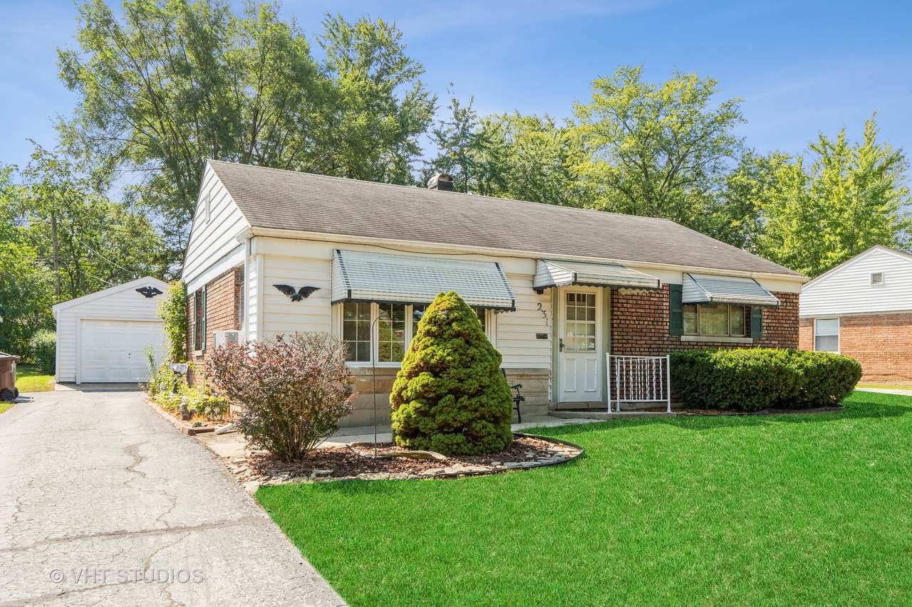 231 Indianwood Boulevard - Photo 1