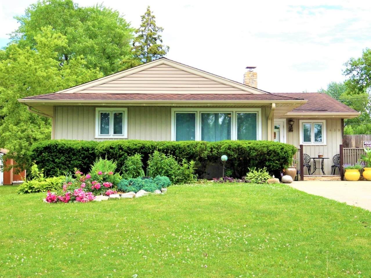 439 Catalpa Avenue - Photo 1