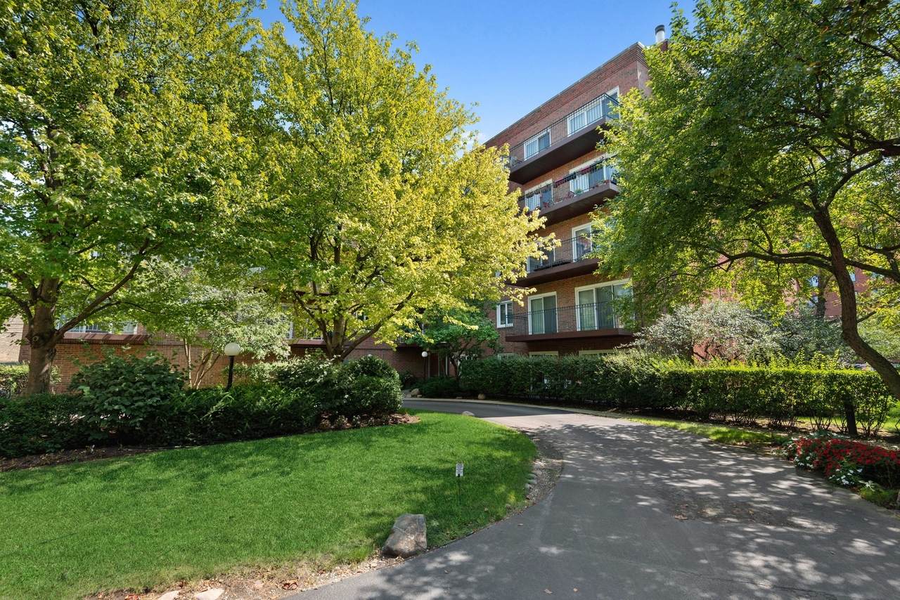 901 Hinman Avenue - Photo 1