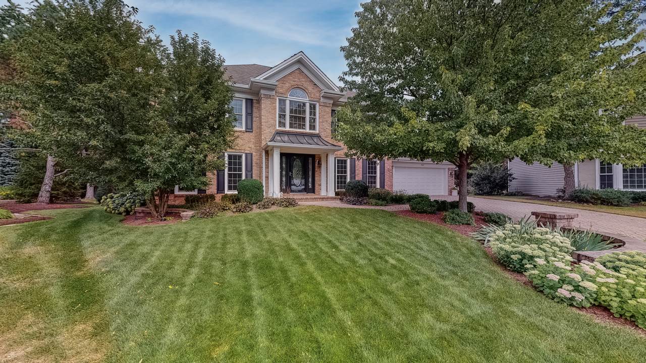 261 Oakwood Court - Photo 1