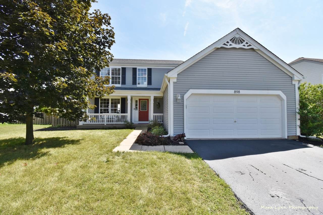 898 Summerhill Drive - Photo 1