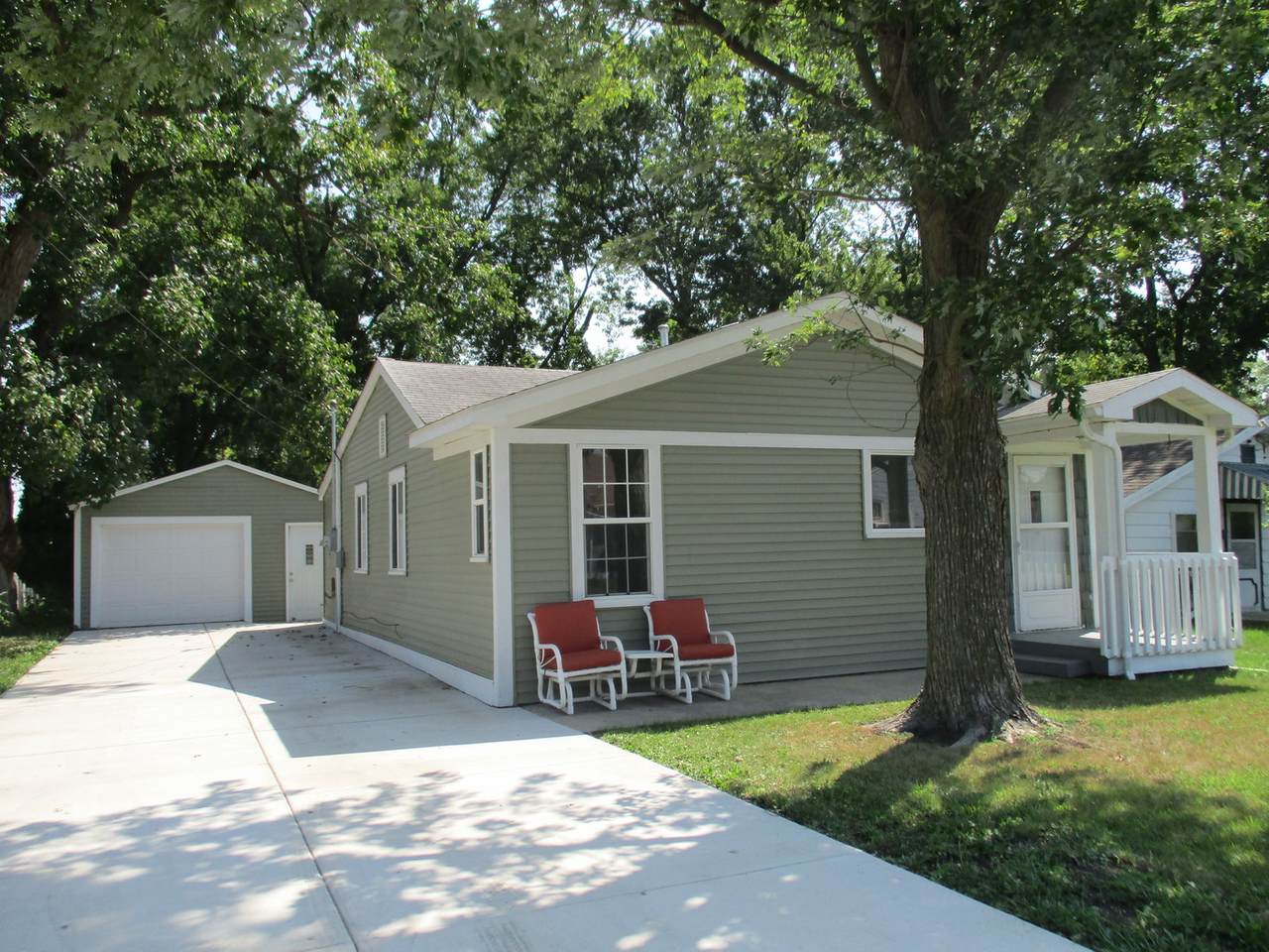 1722 Pine Street - Photo 1