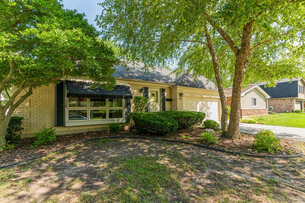 837 Maple Road - Photo 1