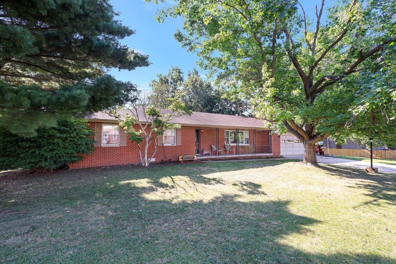 204 Dorchester Drive - Photo 1