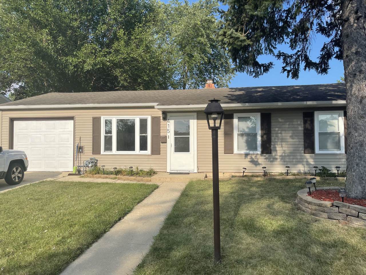 415 Kenyon Avenue - Photo 1