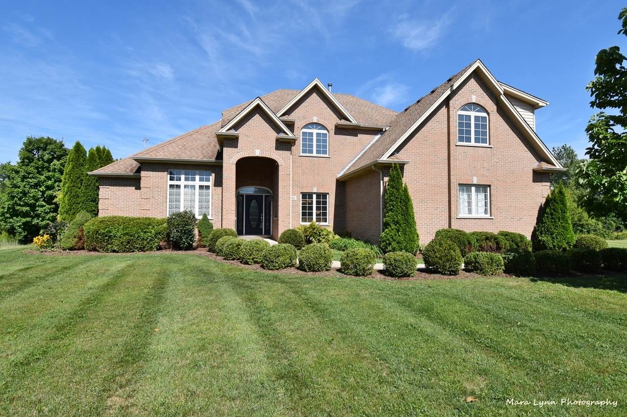 683 Samantha Circle - Photo 1