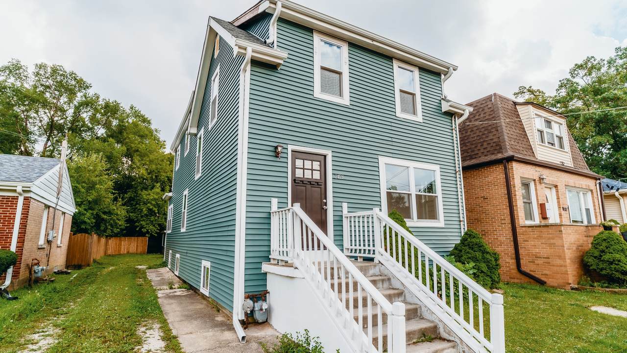 2423 1st Avenue - Photo 1