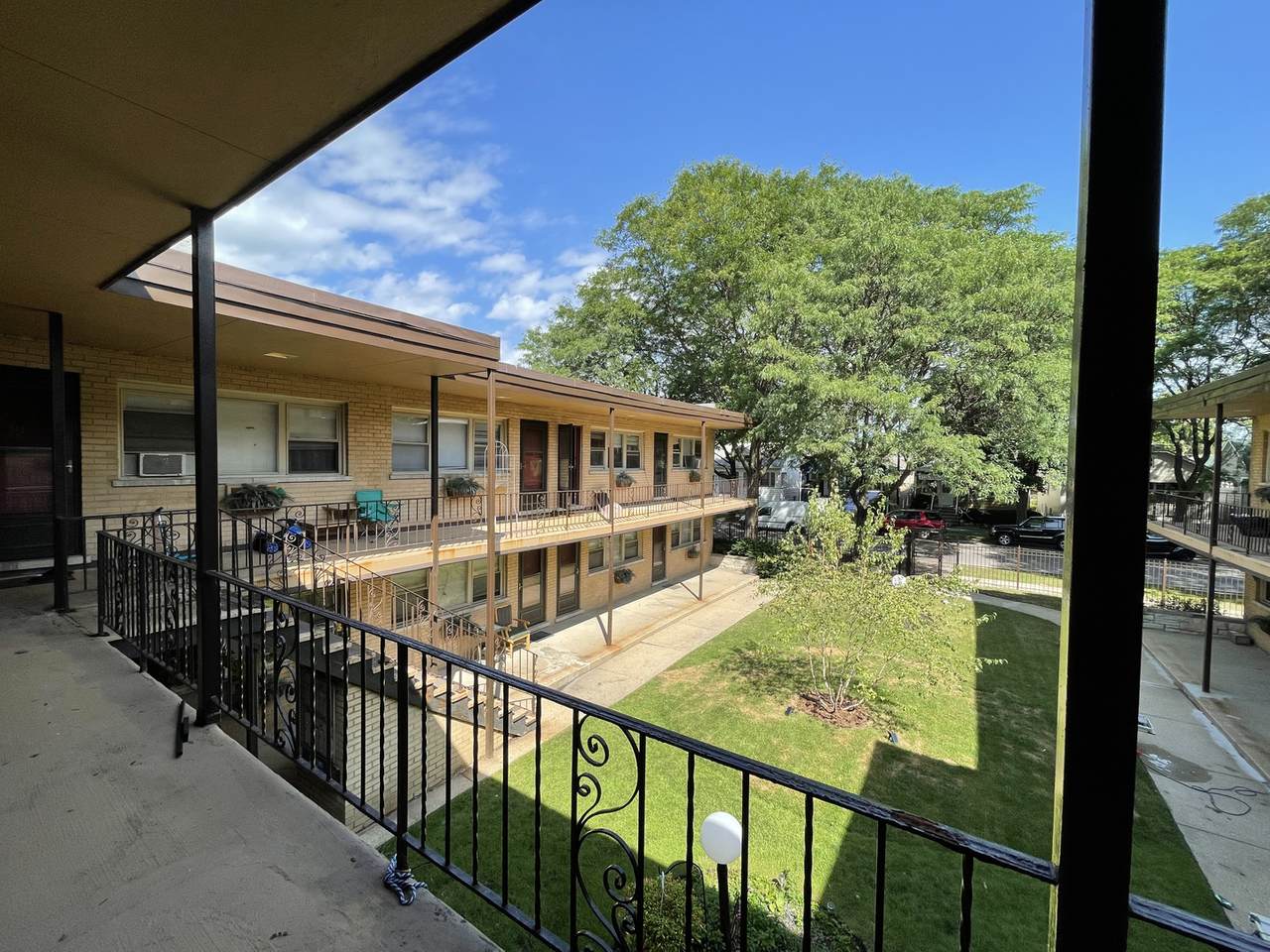 1735 Bryn Mawr Avenue - Photo 1