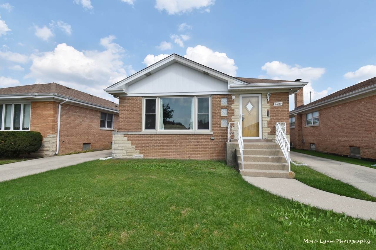 4609 Ozark Avenue - Photo 1