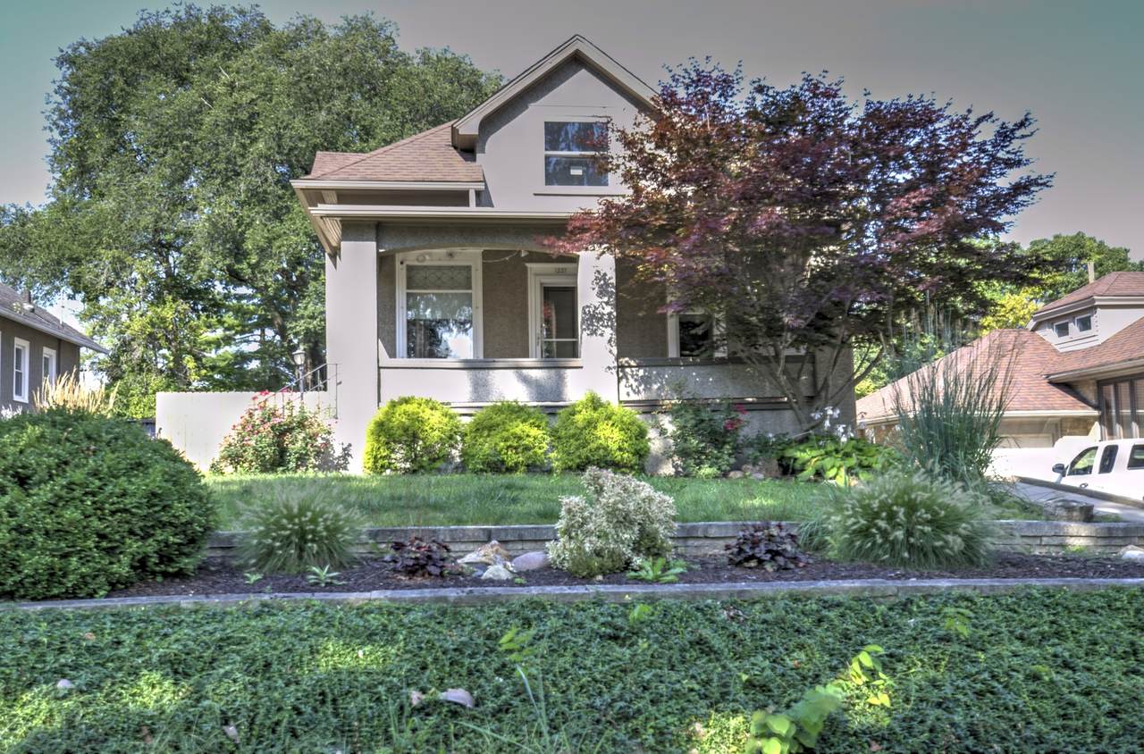 1337 Campbell Avenue - Photo 1