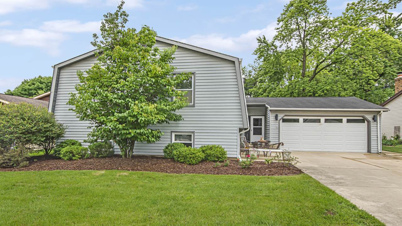 996 Cambridge Drive - Photo 1