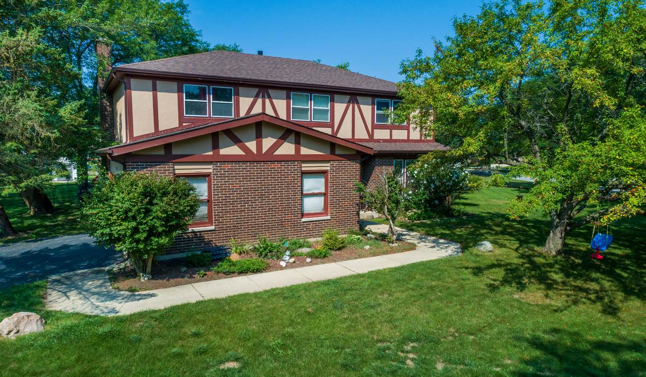 430 Kensington Court - Photo 1