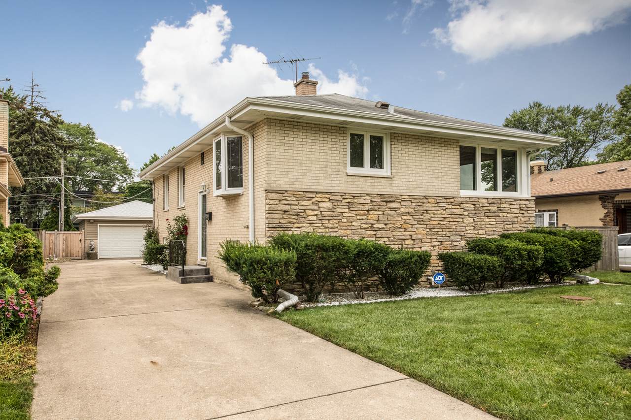 921 Granville Avenue - Photo 1