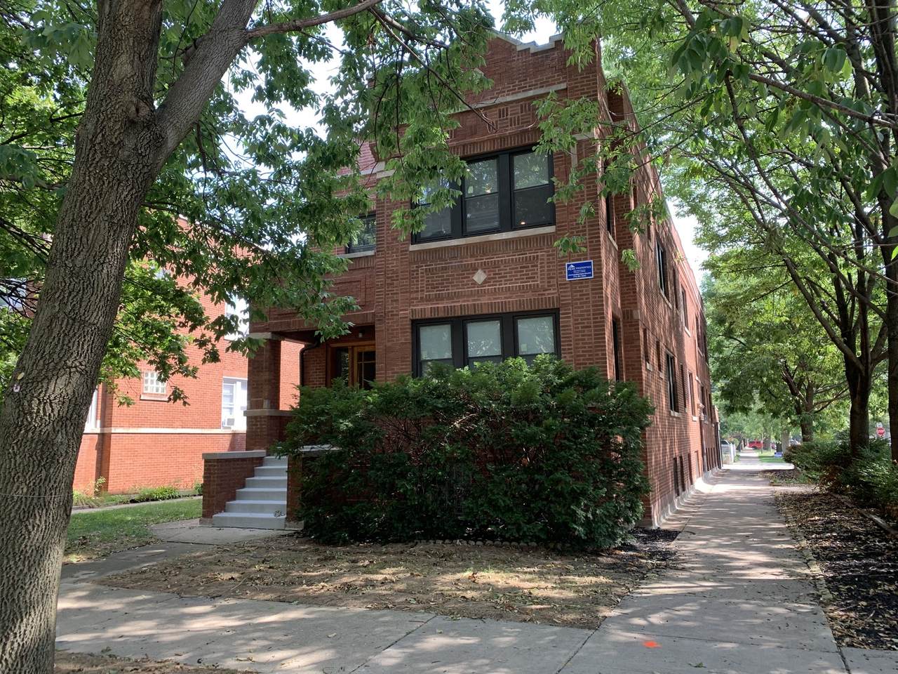 3752 Roscoe Street - Photo 1