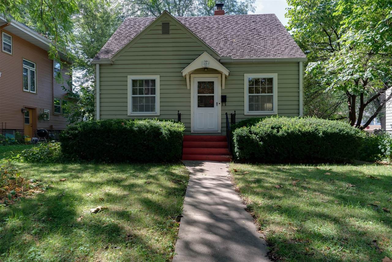 32 White Place - Photo 1